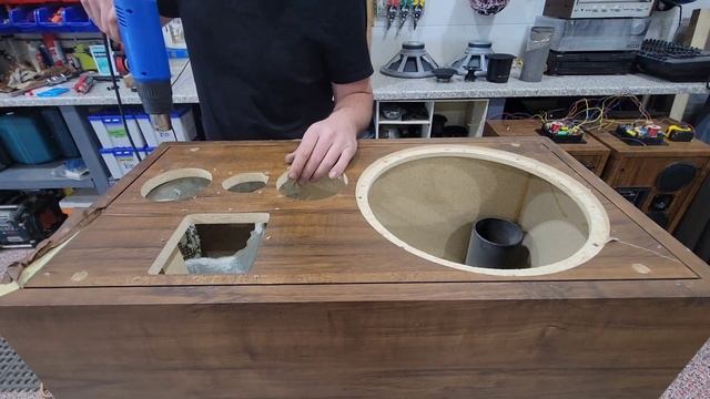 Cerwin Vega D9 Restoration (Part 2) Stripping Vinyl Veneer смотреть онлайн