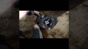 замена ламп в фаре Фольксваген кэдди