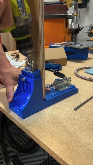 Using my new kreg jig to drill pocket holes for a drawer. смотреть онлайн