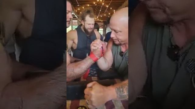 Devon Larratt vs. David Redmon right hand #armwrestling #strong #devonlarratt смотреть онлайн