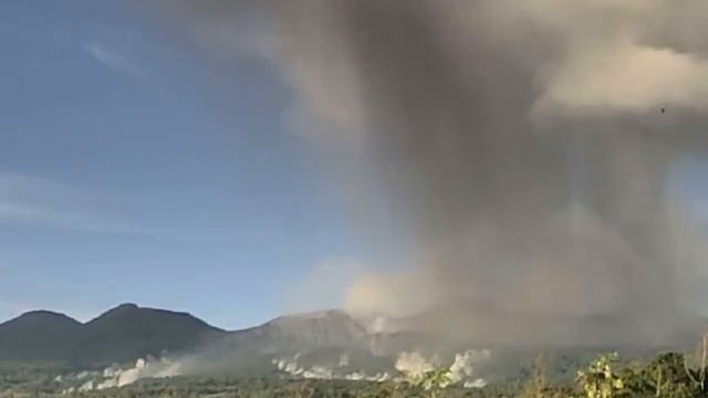 volcan Rincon de la Vieja hace erupción en Guanacaste Costa Rica смотреть онлайн