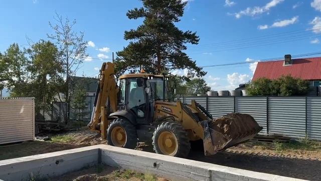 Колёсный экскаватор FOTON LOVOL