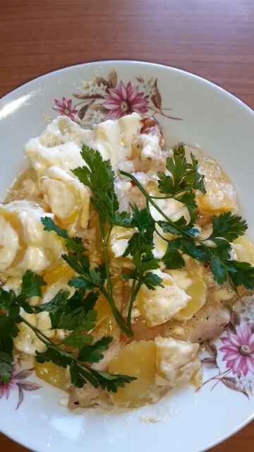 Филе рыбы с картошкой на сковороде