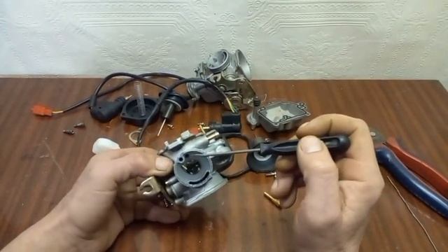 Регулировка и очистка карбюратора скутера CVK 139 QMB. смотреть онлайн