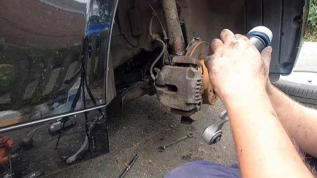 *How to* Front lower arm replacement on a BMW E60/61 смотреть онлайн