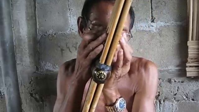 Lao Khaen Master Lung Kong playing Lam Som смотреть онлайн