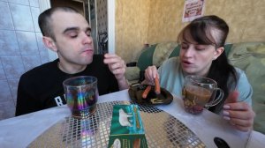 МУКБАНГ КАША ОВСЯНАЯ / СОСИСКИ / ЯЙЦА / БУТЕРБРОДЫ / ШОКОЛАД / ЗАВТРАК / EATING MUKBANG ASMR АСМР