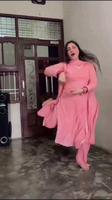 Housewife Amazing Dance At Home смотреть онлайн