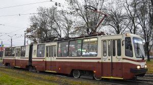 Трамвай ЛВС-86К вымирающий вид на 38 маршруте