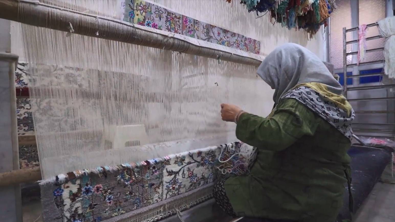 Как делают персидские ковры ручной работы в Иране. Мастерская ковров в иранском городе Кашан смотреть онлайн