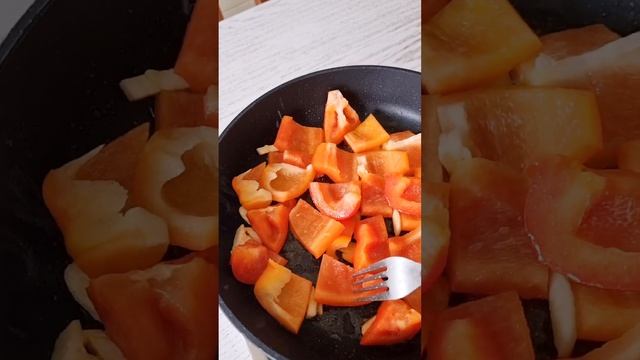 Теплый салат из перца по рецепту мамы смотреть онлайн