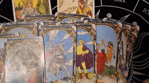 ТАРО РАСКЛАД\ КТО ИЗ-ЗА ВАС НЕРВНИЧАЕТ?!