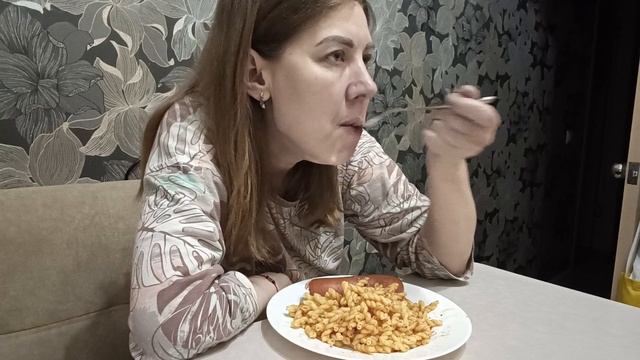 Мукбанг Макароны с Сарделькой. Разговоры .