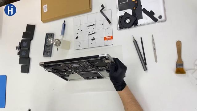 Замена аккумулятора MacBook Pro 15 A1398. Чистка от пыли и замена термопасты Макбука Про. смотреть онлайн