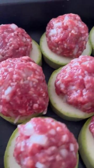 Мясные шарики на овощной подушке