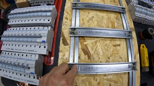 Щит Abb Uk600 доработал раму для удобной сборки в мастерской. Электрический щит.