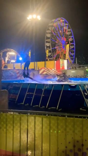 Flying water jet pack at the state fair! смотреть онлайн