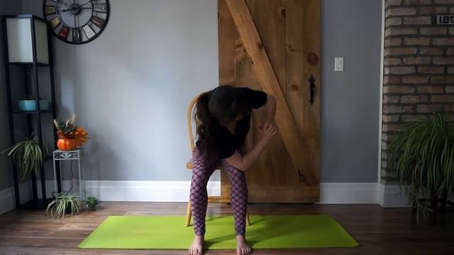 Chair Yoga for the Lower Back | Yoga Moments смотреть онлайн