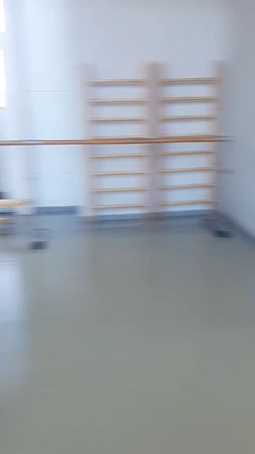 Настя качается а я держу