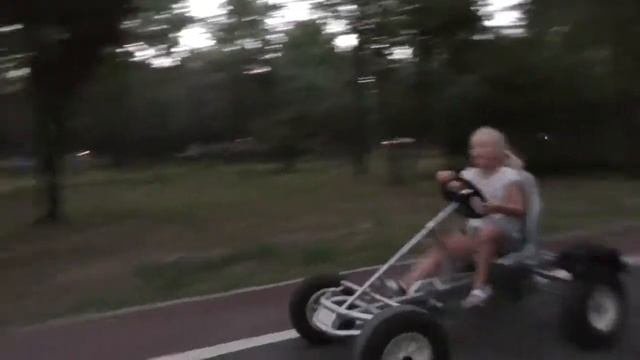 ВЛОГ:Ника ходит на плавание,поехали в парк попрыгать на батутах