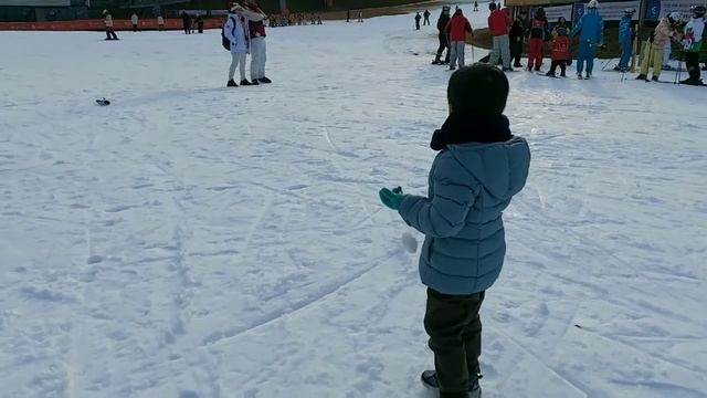 First time ski and snow in Korea смотреть онлайн