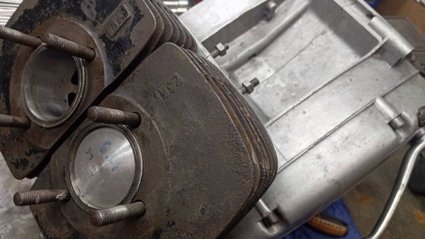 Сборка двигателя Ява 634 (Jawa 634) из г. Череповец. Будни в мастерской.