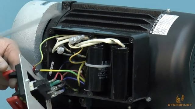 Однофазный асинхронный двигатель на станке Warrior смотреть онлайн