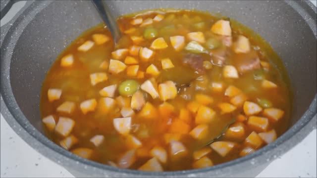 СОЛЯНКА РЕЦЕПТ ,СОЛЯНКА СБОРНАЯ МЯСНАЯ смотреть онлайн