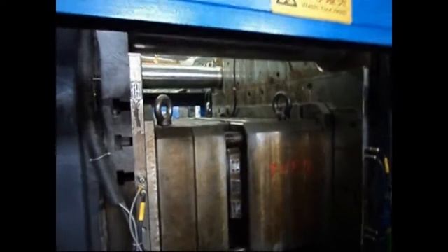 TEDERIC Двухплитный Термопластавтомат на производстве автомобильного бампера