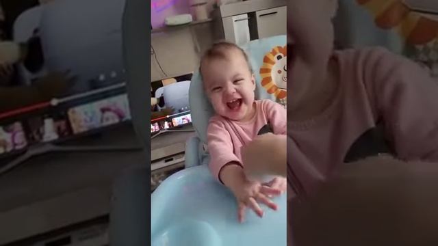 ох уж эти детки/мама развлекает смотреть онлайн