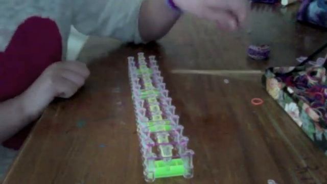 Loom Bands - Easy Beginners Bracelet смотреть онлайн