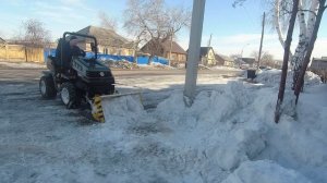 Весенняя уборка снега.