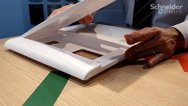 Easy9: Como inverter a porta do quadro | Schneider Electric Brasil смотреть онлайн