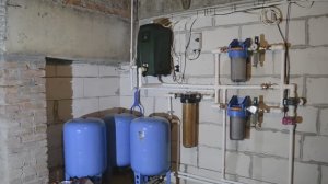 Водоснабжение дома из колодца двумя насосами.