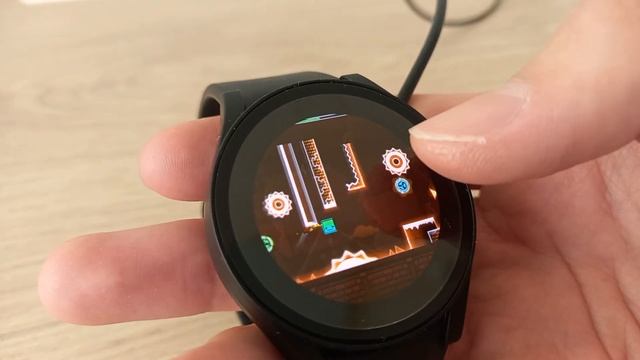 OuterSpace Played On Galaxy Watch 4 [Geometry Dash]