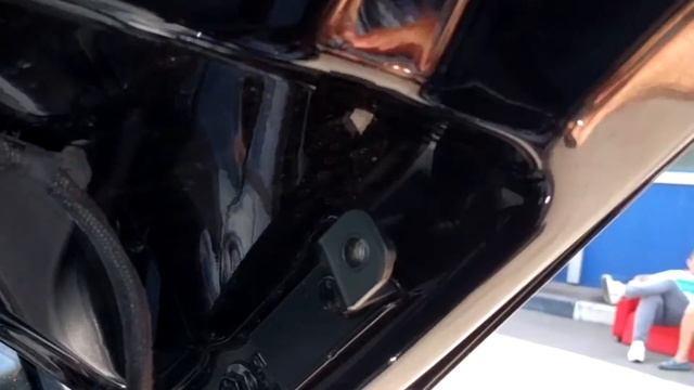 Установка упоров для капота на Volkswagen Tiguan. Upory.ru смотреть онлайн