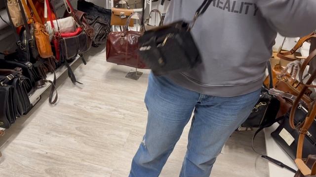 Кожаные сумки. Италия. смотреть онлайн