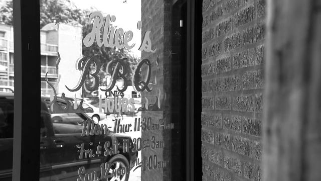 Chicago’s Best Chicago-Style BBQ: Alice’s Bar-B-Q смотреть онлайн