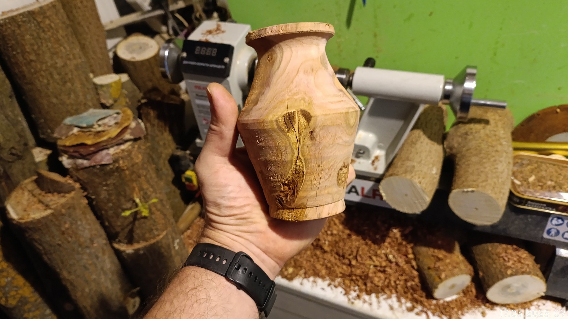 чуть не испортил ценную заготовку из толстого комля старой вишни или сливы? нашёл в городе яблоню? смотреть онлайн