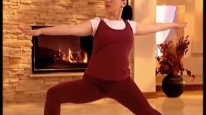 Вирабхадрасана 2 с Еленой Ульмасбаевой.