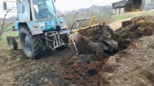 Погрузка (навоза)самодельным погрущиком на ЮМЗ-6