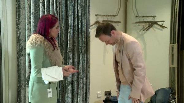 English file intermediate 6B a day with PERSONAL_STYLIST_PART_2