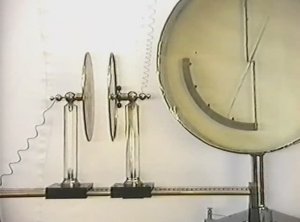 01. Физика. Опыты. Электричество и магнетизм. Ёмкость. Ёмкость плоского конденсатора