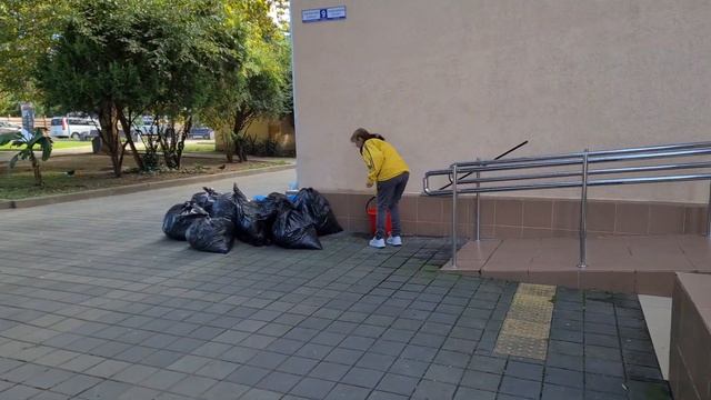Ничего необычного: субботник на море! смотреть онлайн