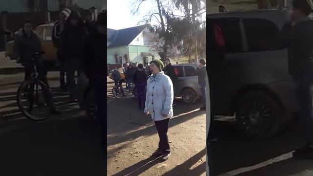 Неадекватная баба с.Олександровка смотреть онлайн