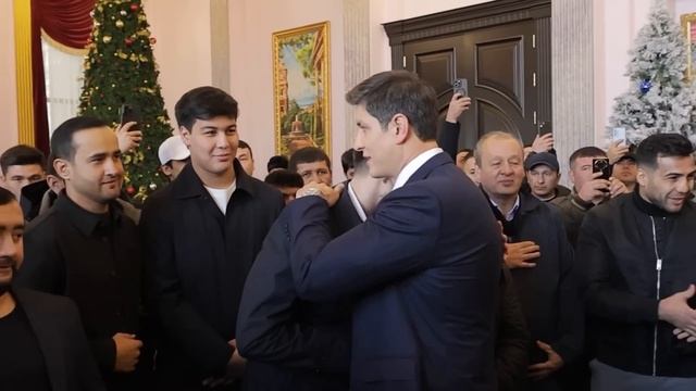 BAKHODIR JALOLOV TO’YI 2 QISIM OTABEK UMAROV MEXMONDA смотреть онлайн