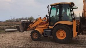 Jcb 3CX работа передним ковшом обратная засыпка