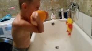 Снова Богдан или как лопнуть шарик #шарикисводой #детскаяшалость #турнир #забава