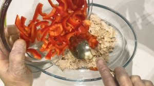 Салат с куриной грудкой и белой фасолью. Это очень, очень вкусно!