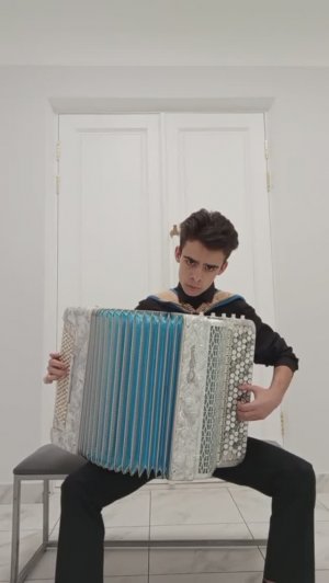 И.С.БАХ-прелюдия и фуга a-moll "из цикла маленьких прелюдий и фуг для органа"